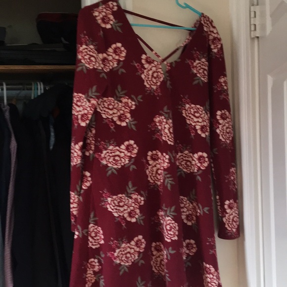 Francesca’s Red flower dress - Picture 3 of 6